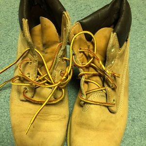 Timberland boots used 6.5 women or kids sz 4
